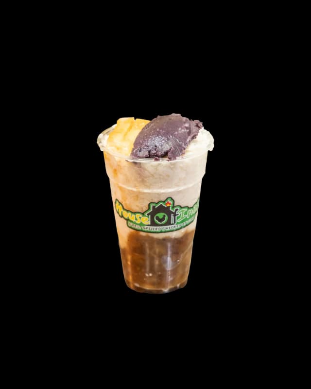 Filipino banana con yelo shaved ice dessert with banana